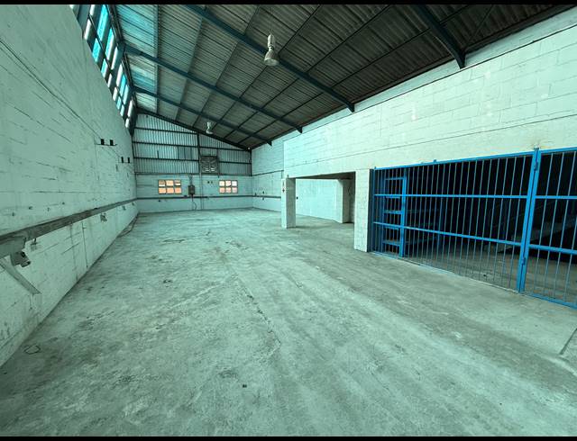 1,300M² WAREHOUSE FOR SALE IN BLACKHEATH INDUSTRIAL